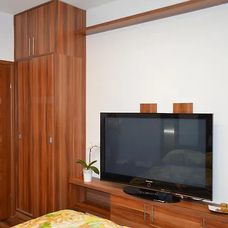 Angela Apartman *